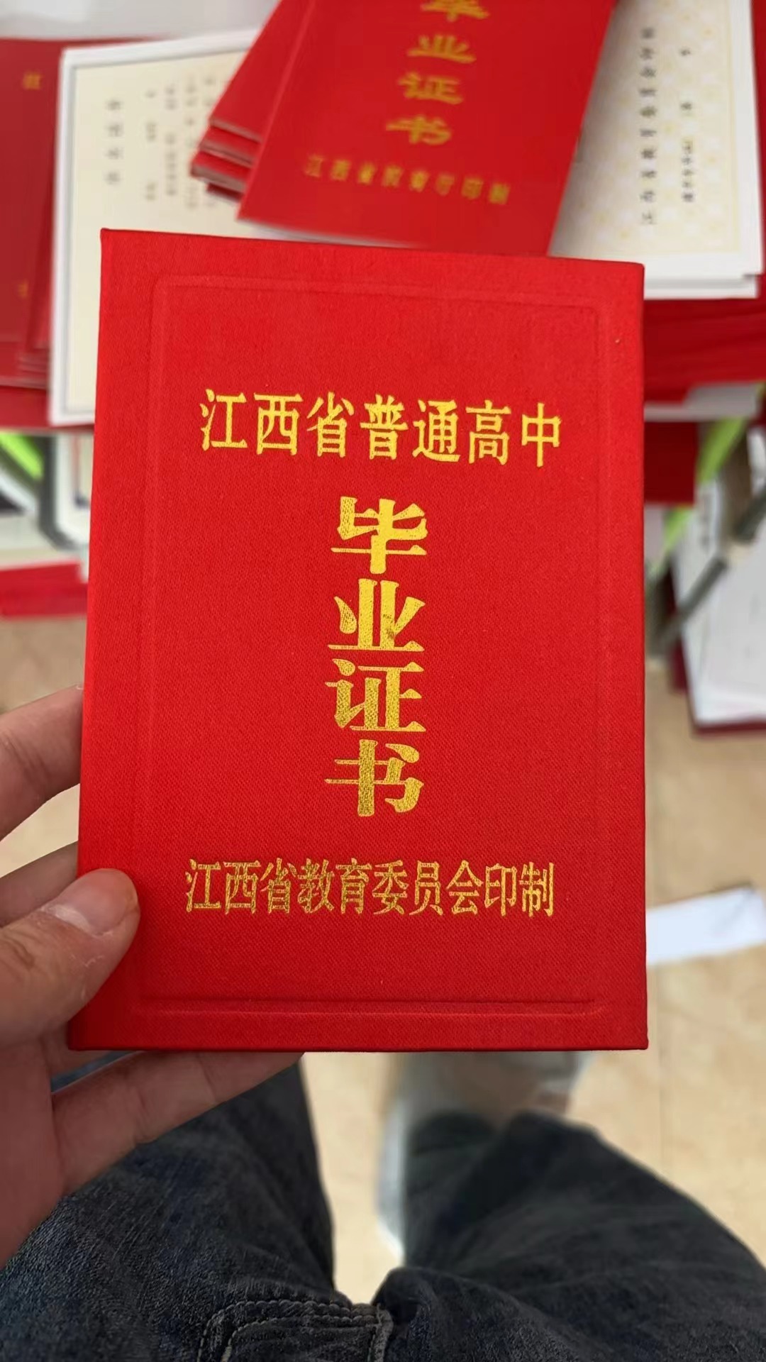 高中毕业证上的学校名称和校长签名重要吗？